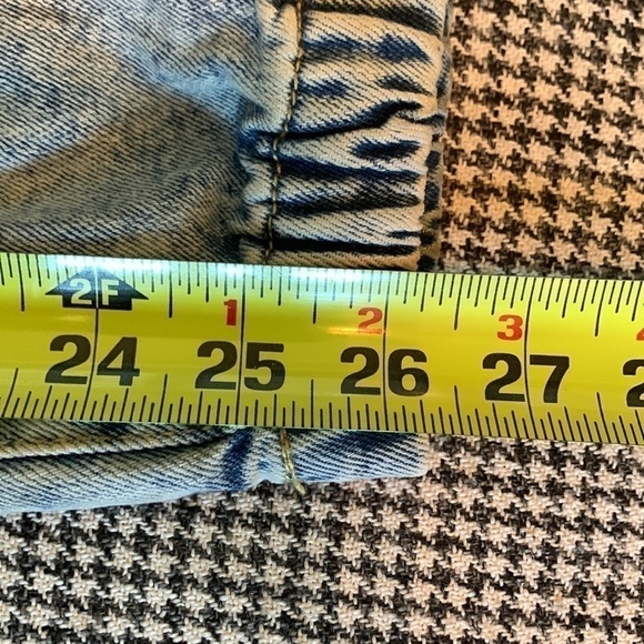 𝅺CELEBRITY Pink 100% cotton distressed light wash jeans size Large - Picture 7 of 11